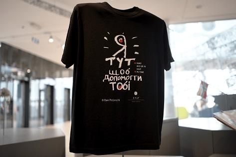 Black t-shirt with message in Ukrainian